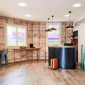 https://ibis-styles-hyeres-centre-gare.fr-provencehotel.com